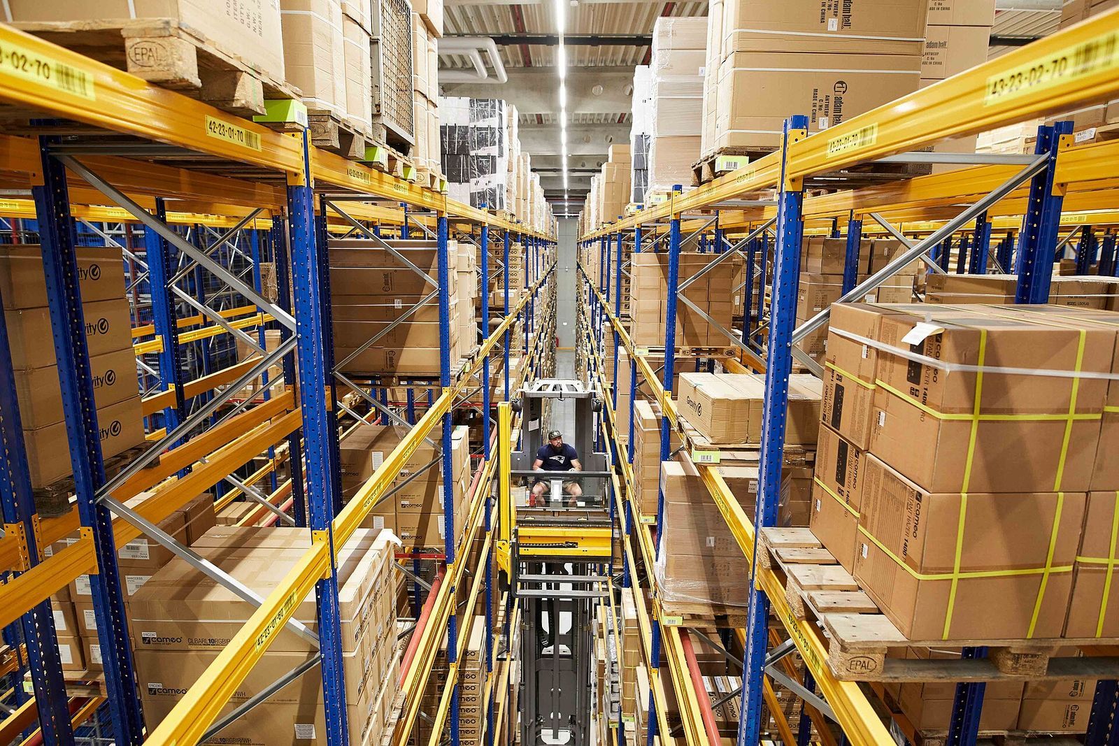Bonded warehouse racking with palletised stock